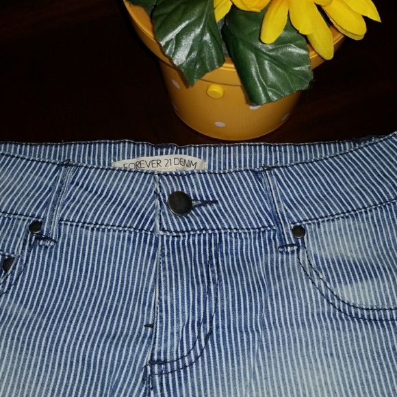 Forever21 Denim short Shorts size 24 - Picture 2 of 4